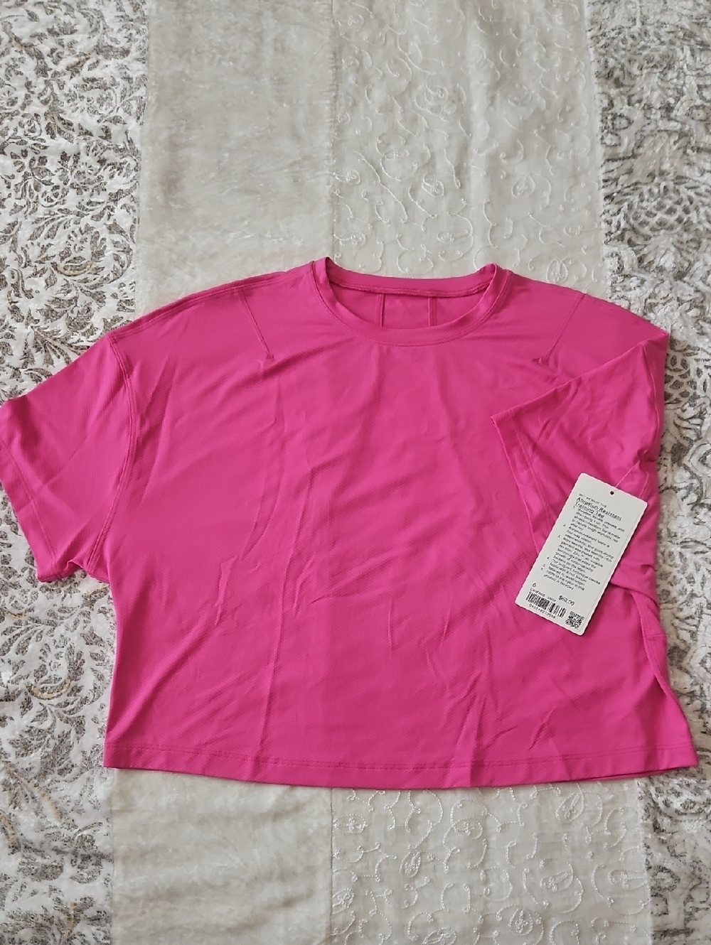 lululemon athletica Abrasion-Resistant Training Tee - SIZE 6